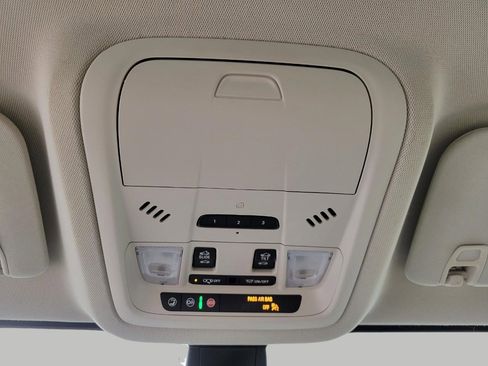 Used 2022 GMC Acadia Denali w/ Denali Ultimate Package image 19