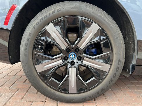 Used 2024 BMW iX xDrive50 w/ Premium Package AWD/4WD image 13