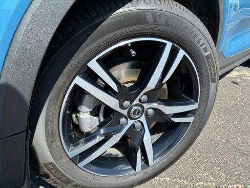 Used 2023 Volvo XC40 B4 Core w/ Convenience Package FWD image 11