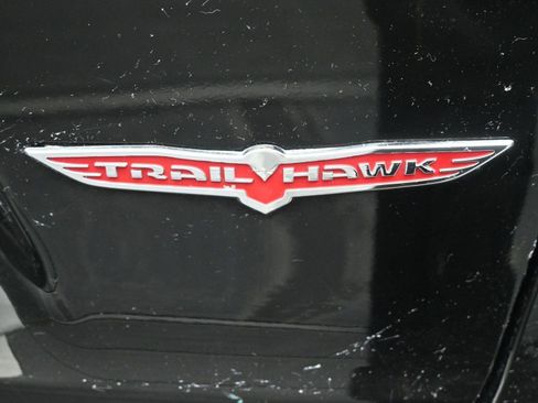 Used 2019 Jeep Cherokee Trailhawk w/ Cold Weather Group image 14