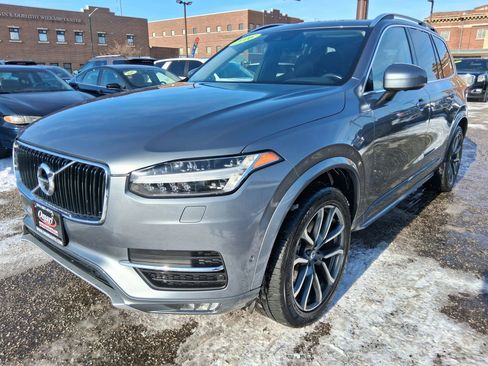 Used 2016 Volvo XC90 T6 Momentum w/ Momentum Plus Package image 4