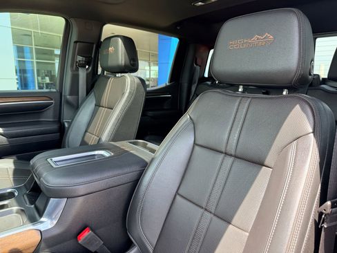 Used 2022 Chevrolet Silverado 1500 High Country w/ High Country Premium Package AWD/4WD image 12