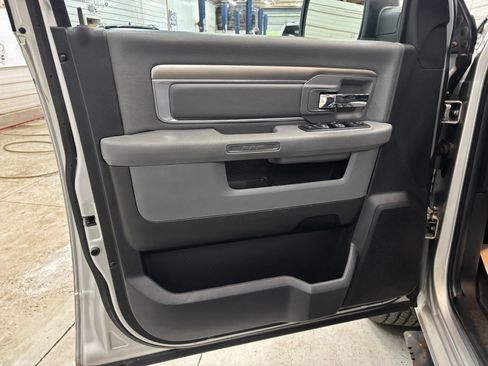 Used 2018 RAM 1500 SLT AWD/4WD image 7
