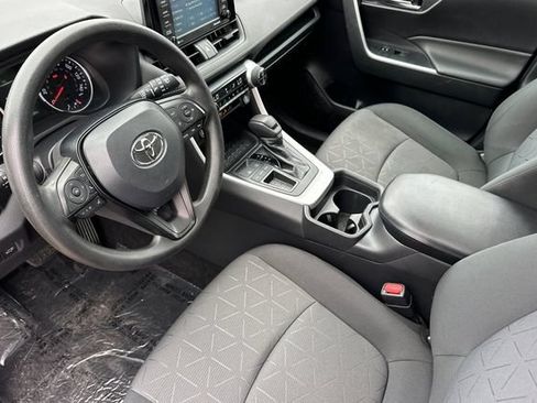 Used 2021 Toyota RAV4 XLE w/ Convenience Package FWD image 10