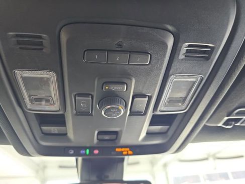 Used 2022 GMC Yukon XL AT4 image 24