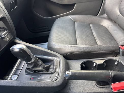 Used 2015 Volkswagen Jetta Sport FWD image 30