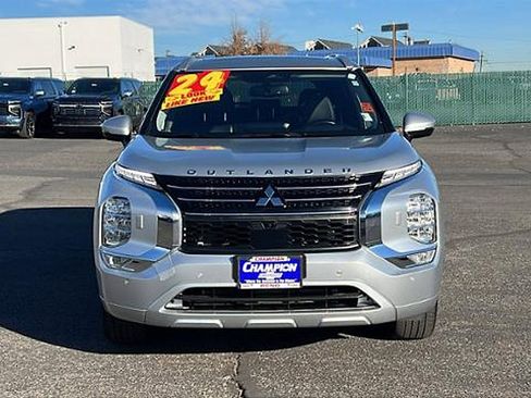 Used 2024 Mitsubishi Outlander SEL image 2