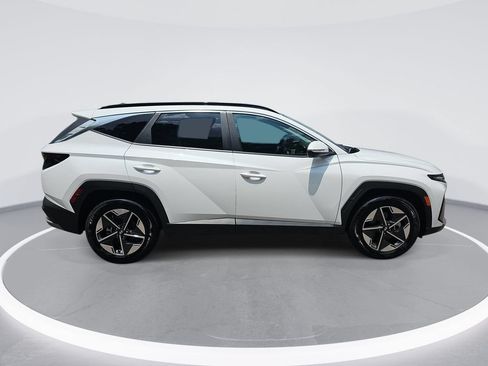 Certified 2025 Hyundai Tucson SEL AWD/4WD image 4