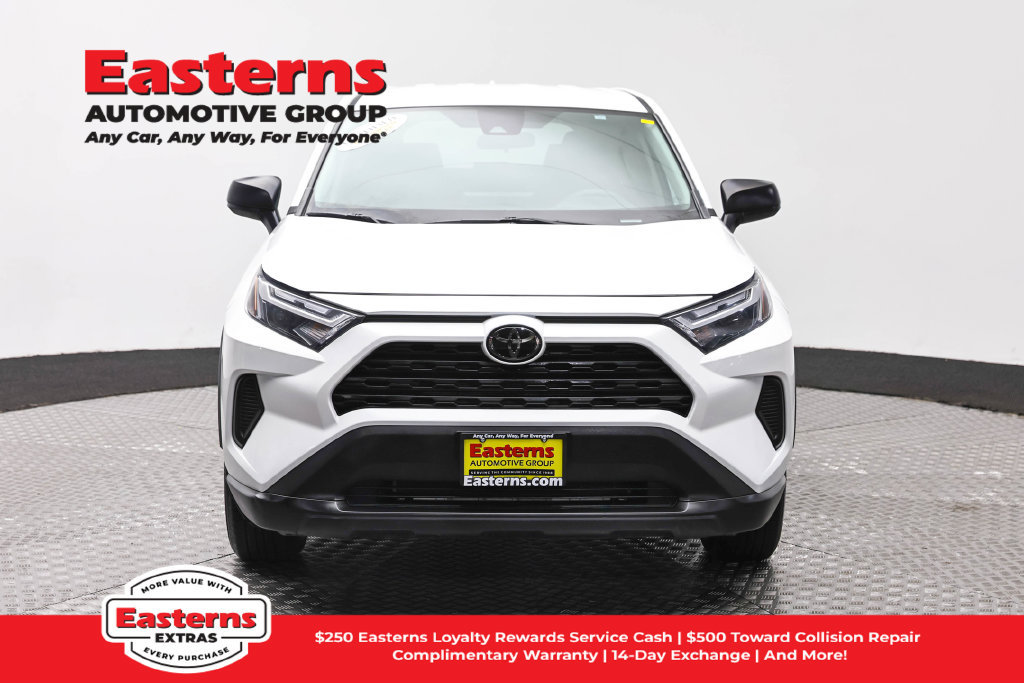 Used 2023 Toyota RAV4 LE AWD/4WD image 3