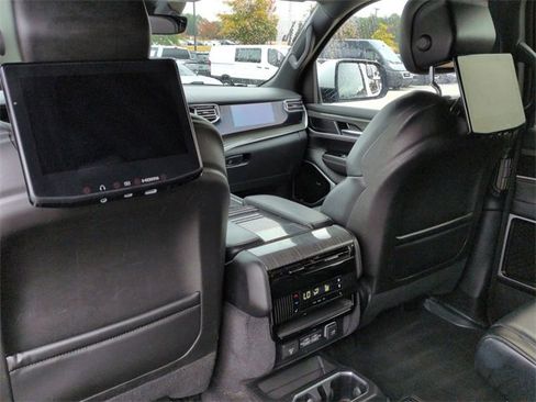 Used 2022 Jeep Wagoneer Series III w/ Premium Group I image 35