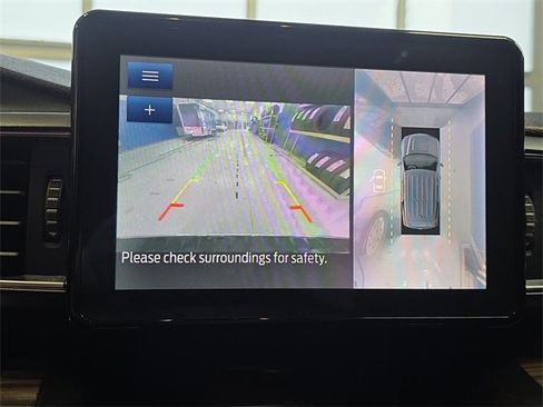 Used 2020 Ford Explorer Limited image 24