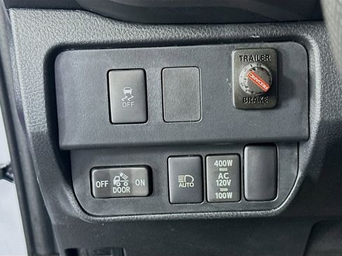 Used 2021 Toyota Tacoma TRD Off-Road AWD/4WD image 10
