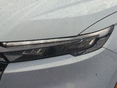 Used 2025 Honda CR-V Sport image 9