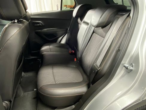 Used 2021 Chevrolet Trax LT FWD image 26