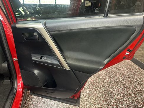 Used 2015 Toyota RAV4 LE AWD/4WD image 27