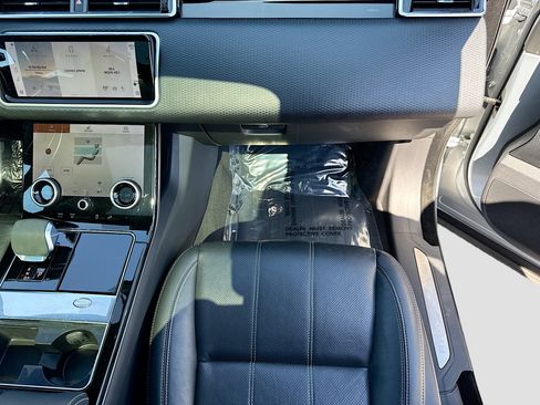 Used 2022 Land Rover Range Rover Velar S AWD/4WD image 17