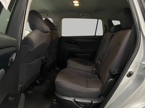 Used 2023 Toyota Highlander L image 27