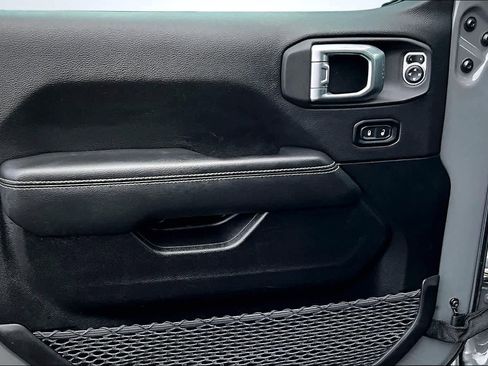 Used 2023 Jeep Wrangler Sahara image 28