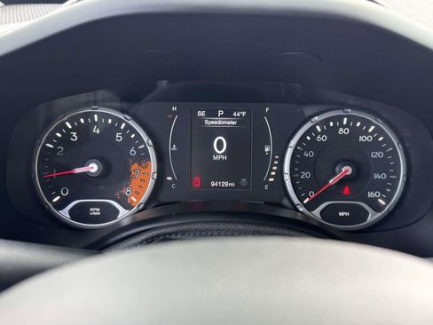 Used 2015 Jeep Renegade Sport w/ Power & Air Group image 23