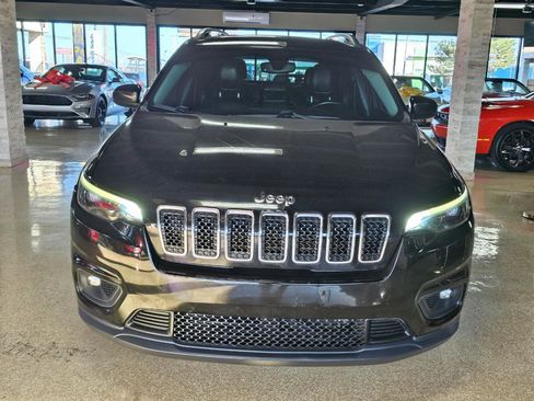 Used 2019 Jeep Cherokee Latitude Plus w/ Comfort/Convenience Group image 2