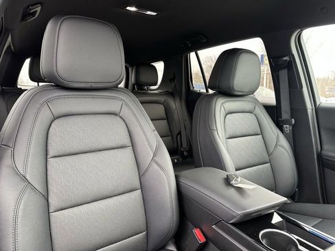 Used 2026 Chevrolet Equinox LT w/ Convenience Package II image 8