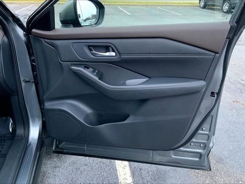 Used 2023 Nissan Rogue SL w/ SL Premium Package image 22