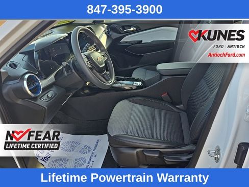 Used 2025 Chevrolet Trax LT image 11