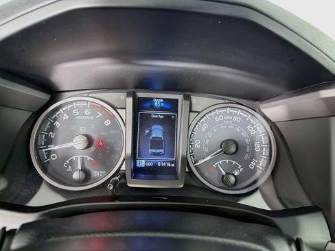 Used 2022 Toyota Tacoma TRD Sport w/ Technology Package RWD image 18