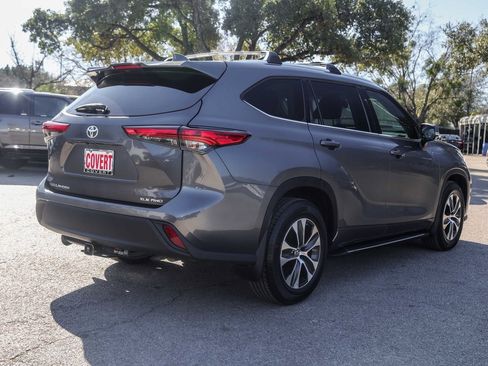 Used 2020 Toyota Highlander XLE image 4