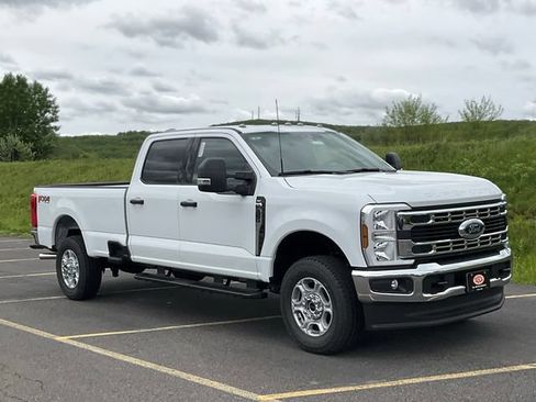 New 2026 Ford F350 XLT w/ FX4 Off-Road Package AWD/4WD image 1