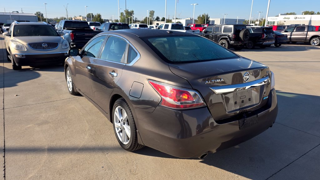 Used 2014 Nissan Altima 2.5 SV w/ Convenience Package FWD image 3