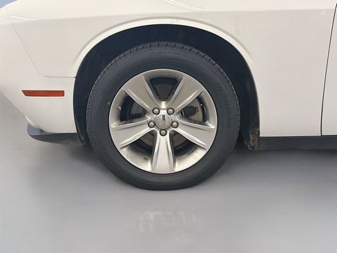 Used 2022 Dodge Challenger SXT RWD image 28