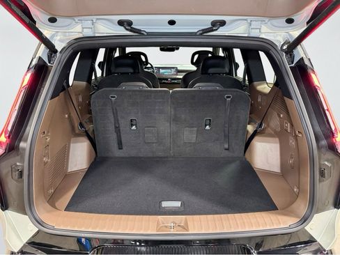 Used 2024 Kia EV9 Land image 29