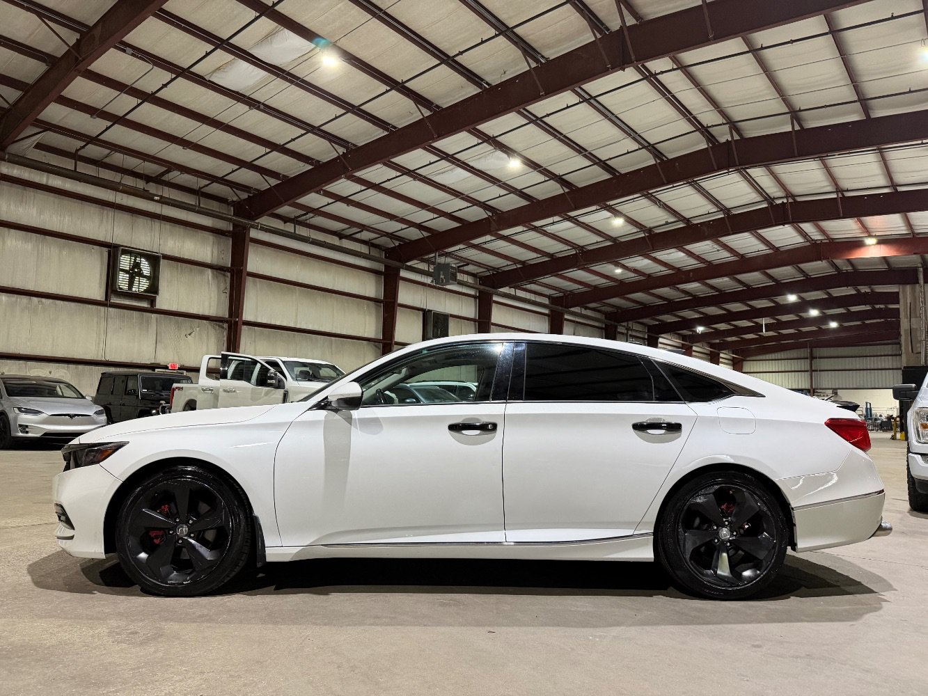Used 2018 Honda Accord Touring image 8