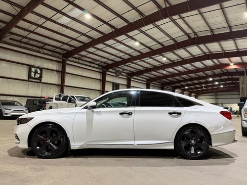 Used 2018 Honda Accord Touring image 8