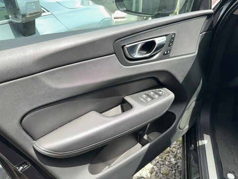 Certified 2022 Volvo XC60 B5 Momentum image 16