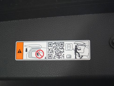 Used 2025 Toyota Sienna XLE w/ XLE Plus Package image 12