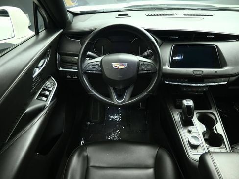 Used 2019 Cadillac XT4 Sport w/ Cold Weather Package FWD image 5
