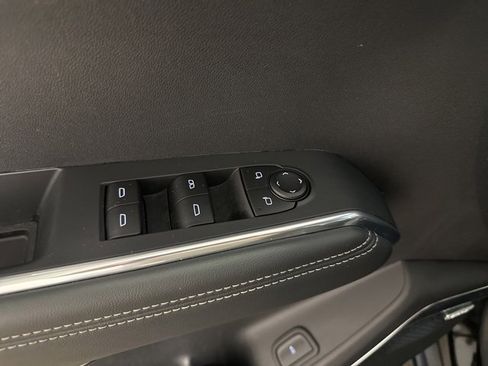 Used 2025 GMC Acadia Elevation image 11