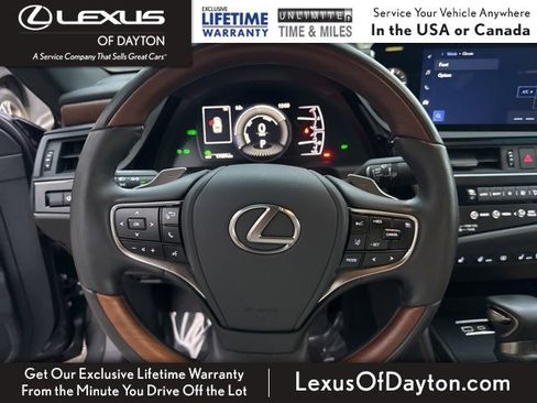 Certified 2025 Lexus ES 300h w/ Luxury Package image 17