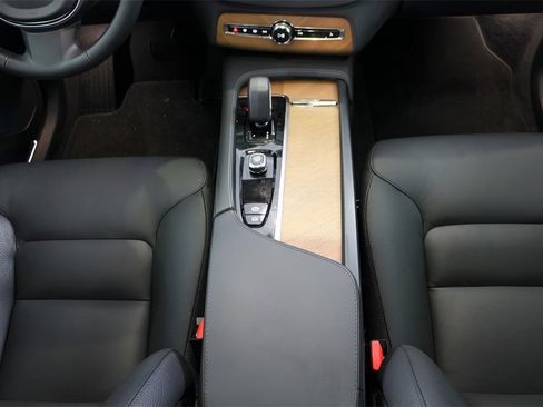 Certified 2025 Volvo XC90 B5 Plus image 16