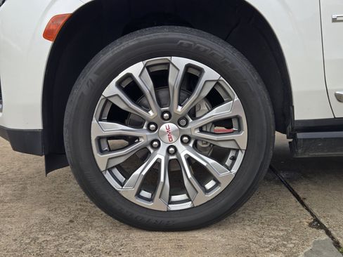 Used 2021 GMC Yukon XL Denali w/ Denali Ultimate Package image 7