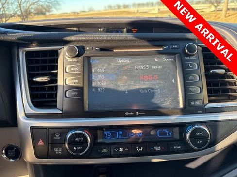 Used 2015 Toyota Highlander XLE image 18