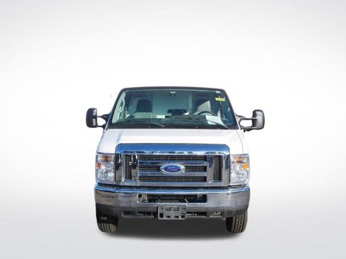 Used 2018 Ford E-450 and Econoline 450 Super Duty RWD image 2