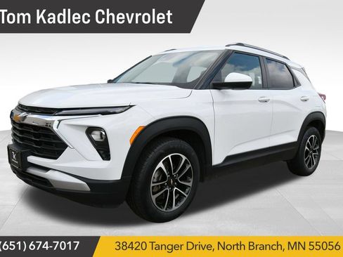 Used 2024 Chevrolet TrailBlazer LT w/ LT Cold Weather Package FWD image 1