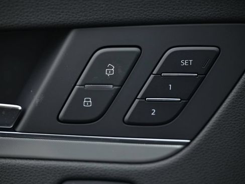 Used 2025 Audi Q5 Premium Plus w/ Premium Plus AWD/4WD image 18