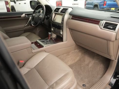 Used 2017 Lexus GX 460 image 18