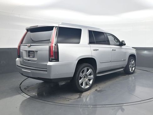 Used 2019 Cadillac Escalade Luxury AWD/4WD image 11