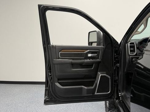 Used 2024 RAM 2500 Laramie AWD/4WD image 11