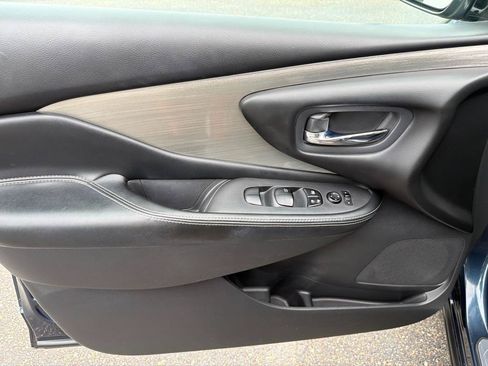 Used 2016 Nissan Murano SV w/ Premium Package AWD/4WD image 9